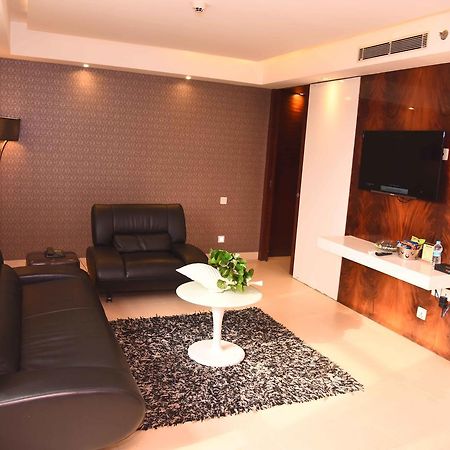 Celesta - Kolkata Otel Dış mekan fotoğraf