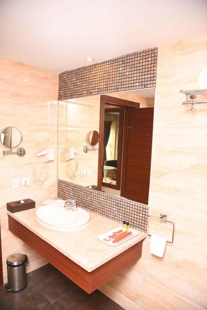 Celesta - Kolkata Otel Dış mekan fotoğraf