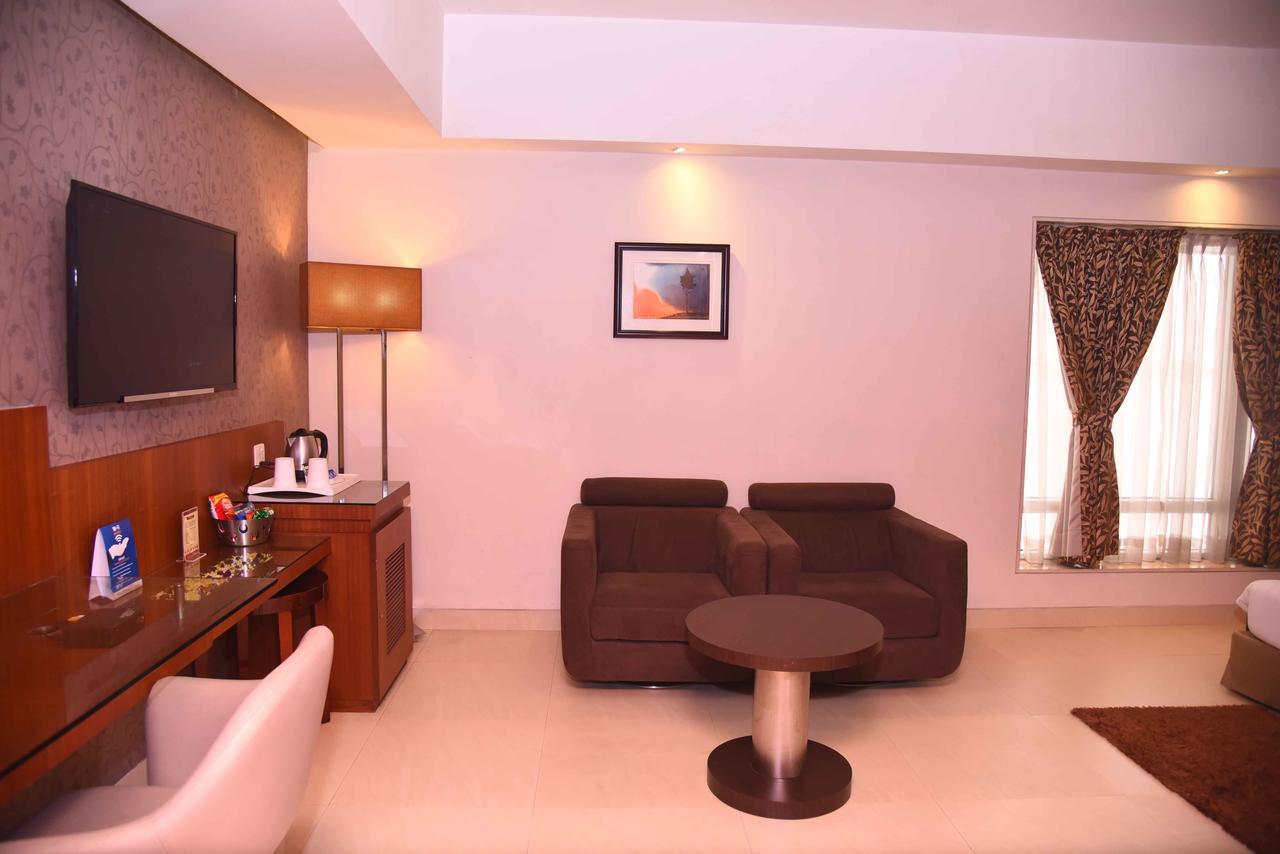 Celesta - Kolkata Otel Dış mekan fotoğraf