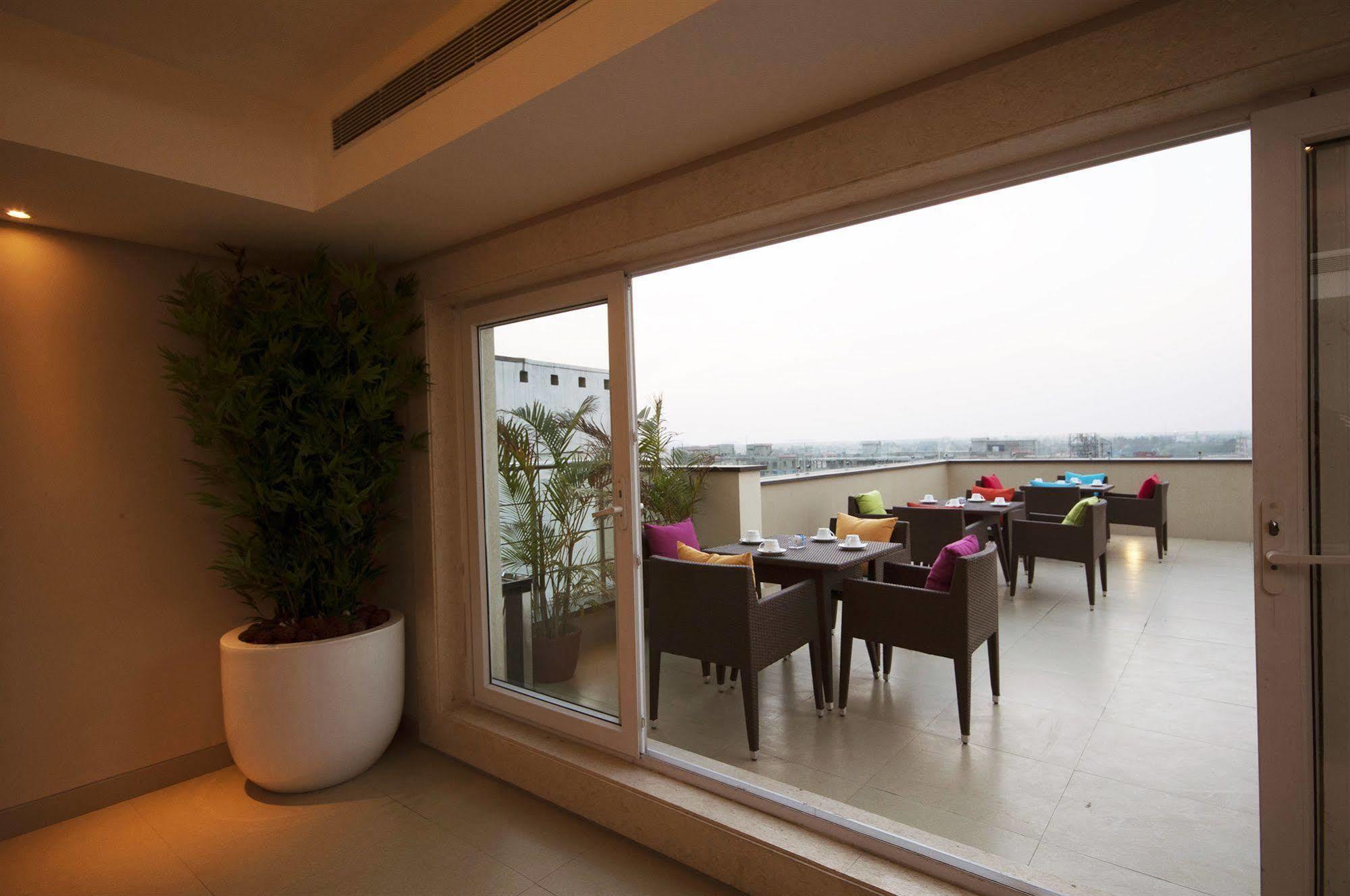 Celesta - Kolkata Otel Dış mekan fotoğraf