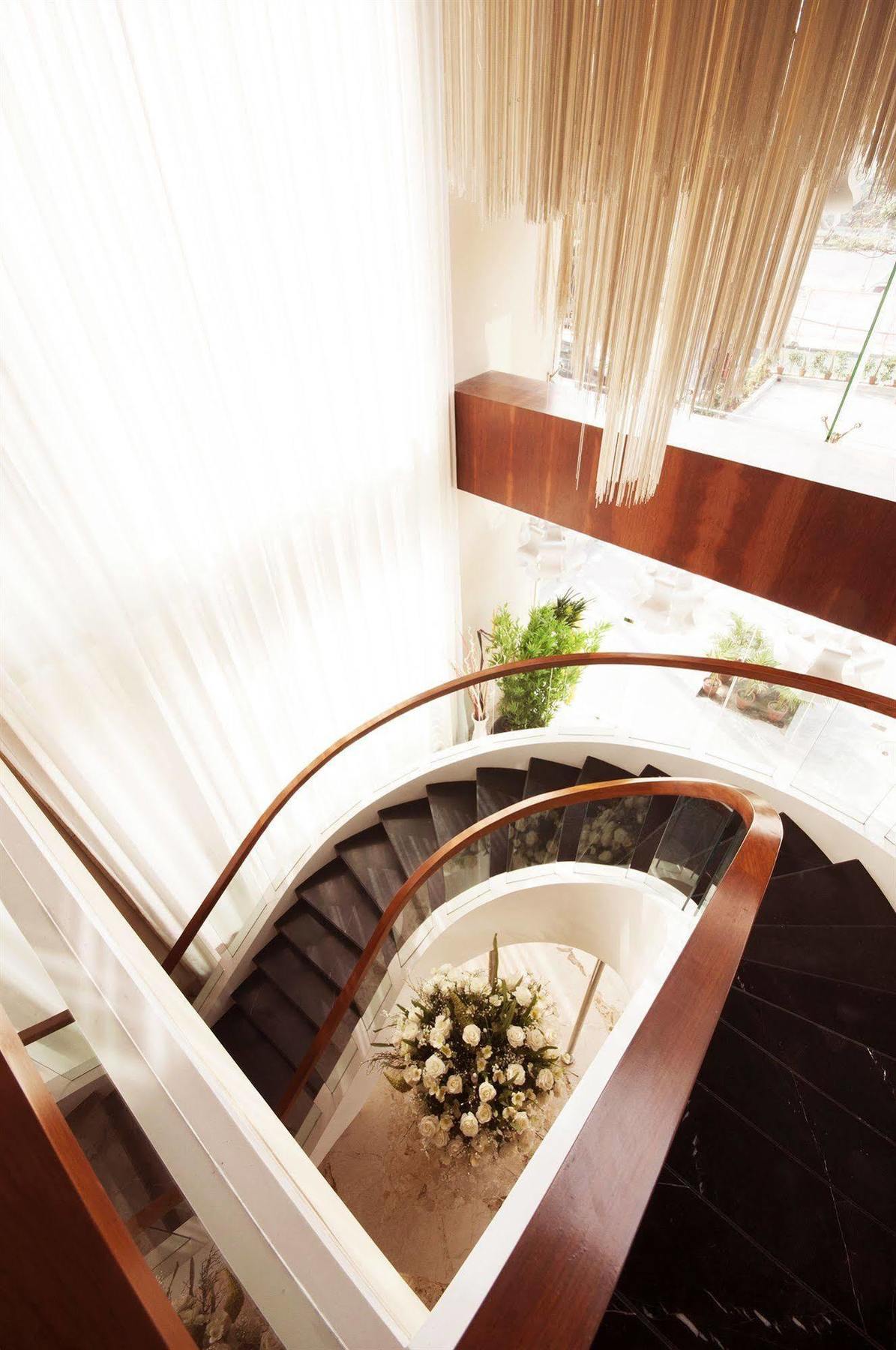 Celesta - Kolkata Otel Dış mekan fotoğraf