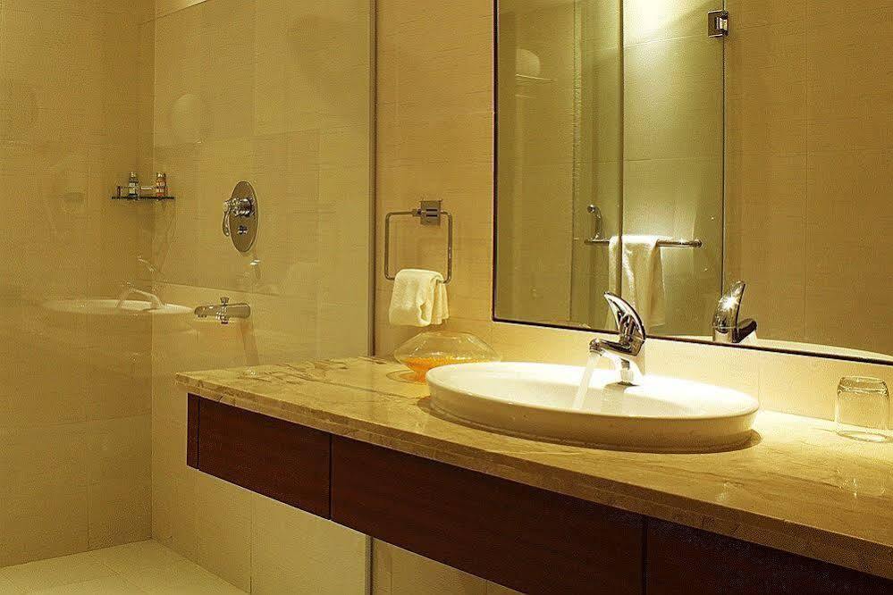 Celesta - Kolkata Otel Dış mekan fotoğraf
